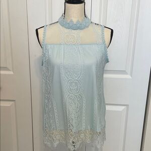 NWT NOTATIONS LIGHT BLUE LACE WOMEN'S SLEEVELESS BLOUSE. SIZE SMALL.